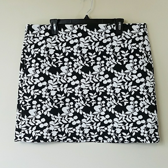 LOFT Dresses & Skirts - Ann Taylor LOFT Factory Black & White Skirt
